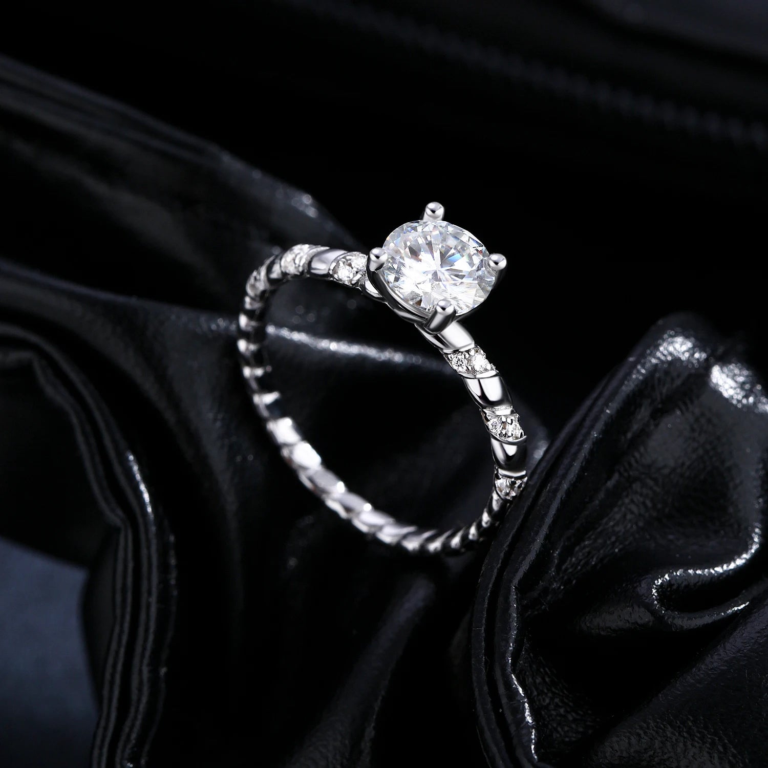 Solitaire Twist Moissanite Engagement RIng - Cleora